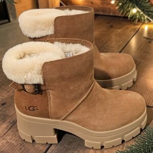 NIB UGG Women's Brooklyn Buckle Chestnut Platform High Heel Boots Size-7.5